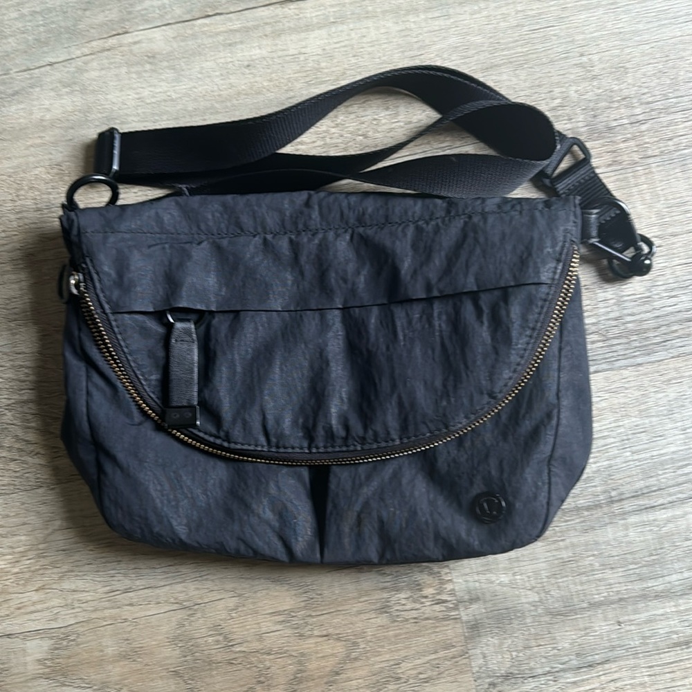 Lululemon festival bag